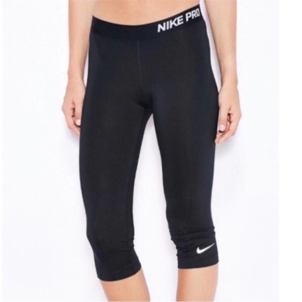 Nike Pro Black Capri Leggings Women’s‎ Size Medium